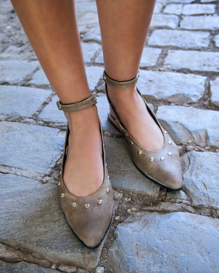 Babucha Saint Beige de cuero para mujer, hecha a mano en Chile | SENA